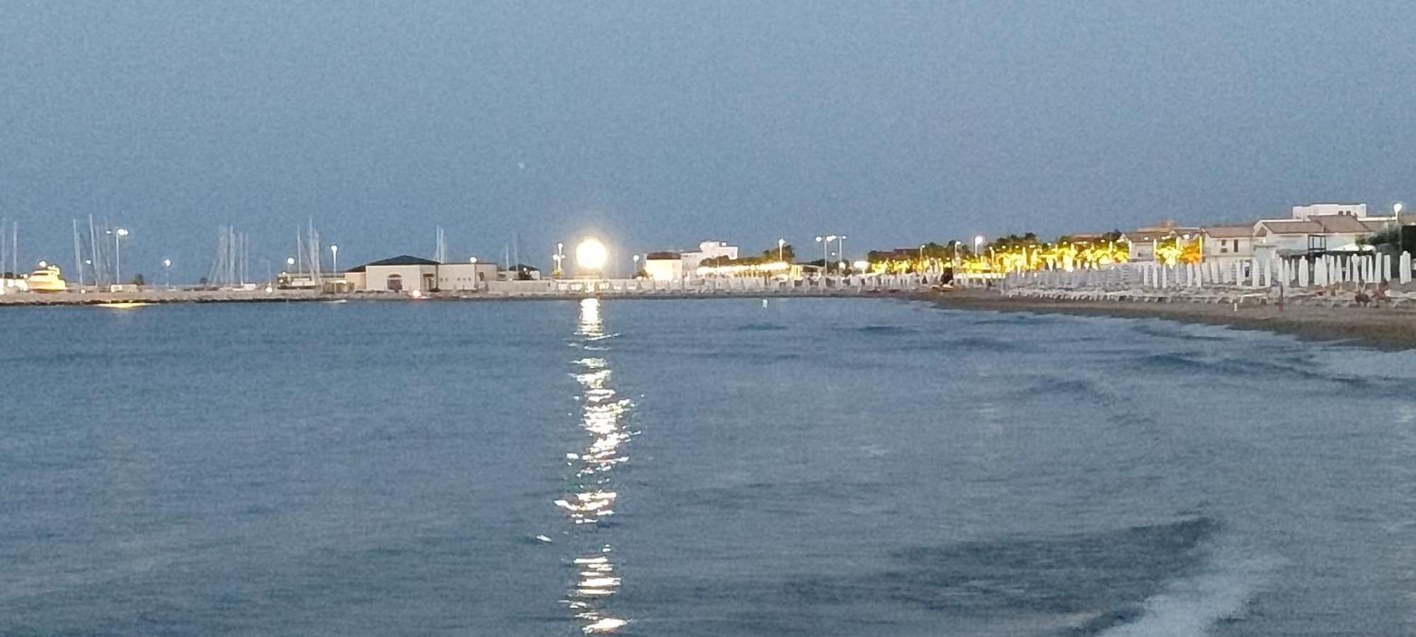 Oltre Confine Fronte Mare Villa Marina Di Montenero Buitenkant foto
